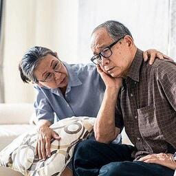 Khó nói tuổi già: Khi một người muốn và một người né tránh
