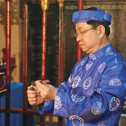 Nongthonviet: Gánh Kim Giao & người giữ kho báu Nam y gia tộc