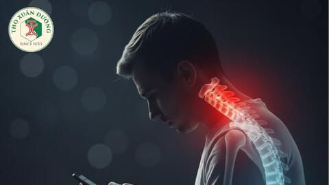 Đừng để điện thoại làm hại cột sống