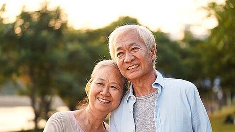 Khó nói tuổi già: Xấu hổ khi nhắc đến tình dục, “vết thương vô hình” của NCT